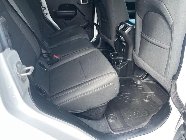 Photo of 2022 Bright White Clearcoat Jeep Gladiator