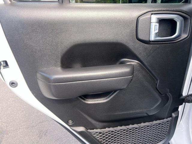 Photo of 2022 Bright White Clearcoat Jeep Gladiator