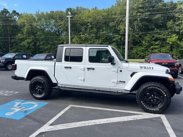 Photo of 2022 Bright White Clearcoat Jeep Gladiator