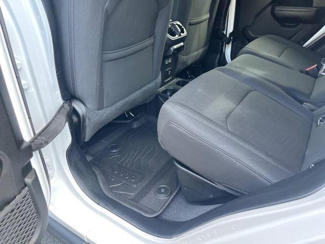 Photo of 2022 Bright White Clearcoat Jeep Gladiator