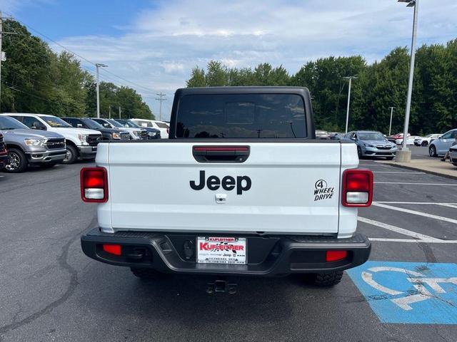 Photo of 2022 Bright White Clearcoat Jeep Gladiator