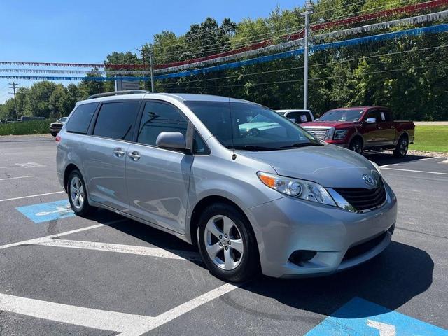 Photo of 2014 Predawn Gray Mica Toyota Sienna