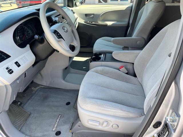 Photo of 2014 Predawn Gray Mica Toyota Sienna