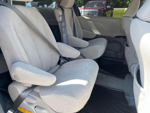 Photo of 2014 Predawn Gray Mica Toyota Sienna
