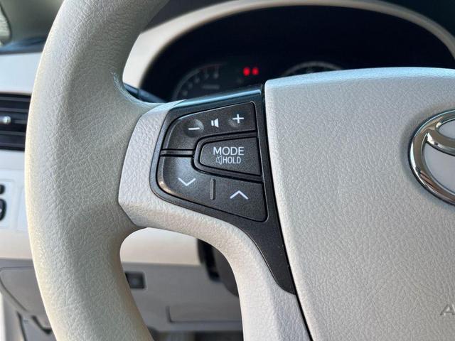 Photo of 2014 Predawn Gray Mica Toyota Sienna