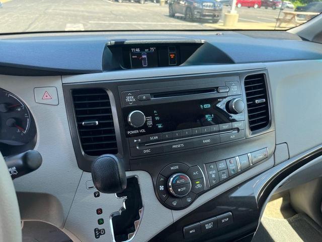 Photo of 2014 Predawn Gray Mica Toyota Sienna