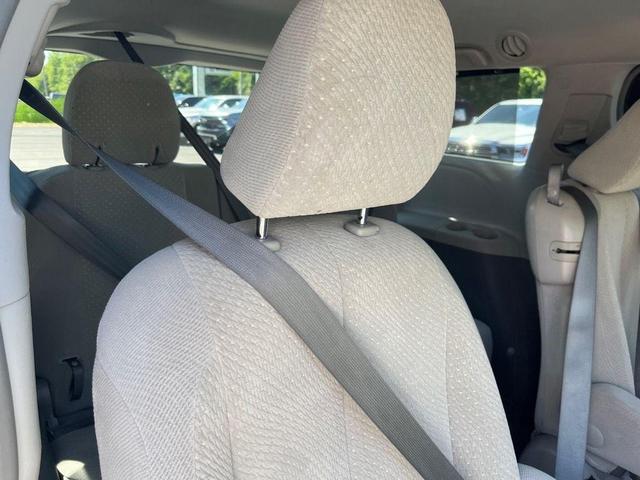 Photo of 2014 Predawn Gray Mica Toyota Sienna