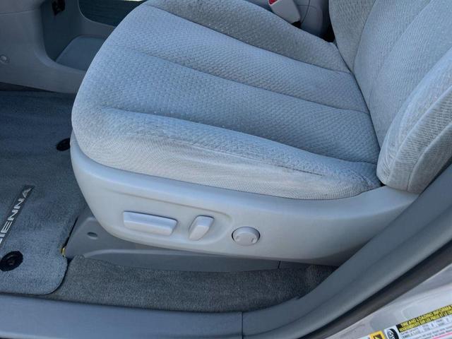 Photo of 2014 Predawn Gray Mica Toyota Sienna