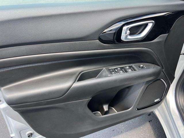 Photo of 2025 Silver Zynith Metallic Clearcoat Jeep Compass
