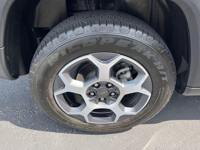 Photo of 2022 Granite Crystal Metallic Clearcoat Jeep Compass