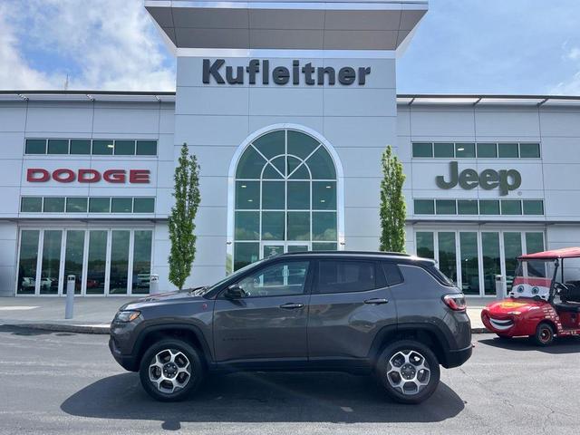 Photo of 2022 Granite Crystal Metallic Clearcoat Jeep Compass