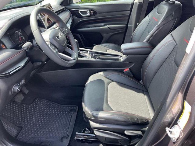 Photo of 2022 Granite Crystal Metallic Clearcoat Jeep Compass