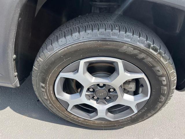 Photo of 2022 Granite Crystal Metallic Clearcoat Jeep Compass