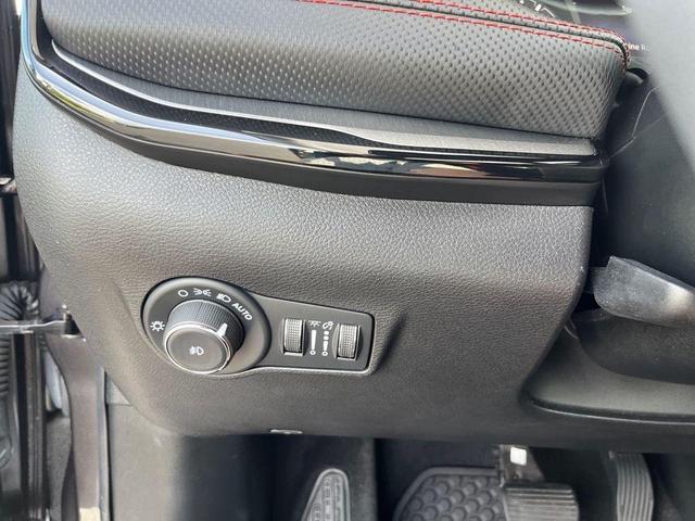 Photo of 2022 Granite Crystal Metallic Clearcoat Jeep Compass