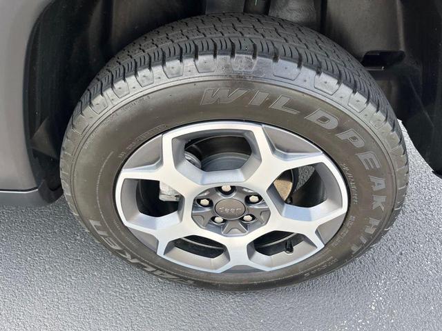 Photo of 2022 Granite Crystal Metallic Clearcoat Jeep Compass