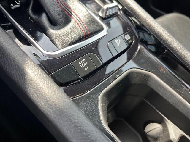 Photo of 2022 Granite Crystal Metallic Clearcoat Jeep Compass