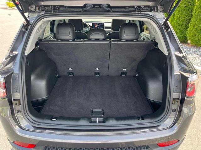Photo of 2022 Granite Crystal Metallic Clearcoat Jeep Compass