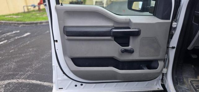 Photo of 2019 Oxford White Ford F-250