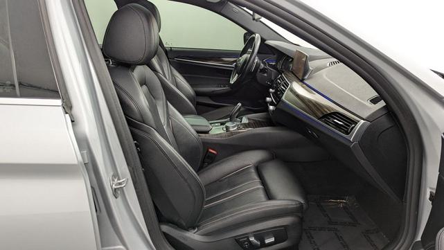 Photo of 2019 Glacier Silver Metallic BMW 530