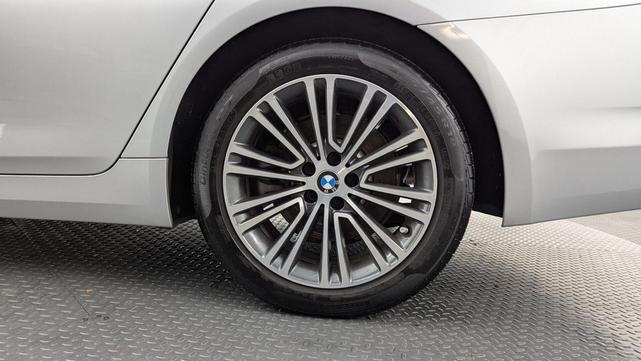 Photo of 2019 Glacier Silver Metallic BMW 530