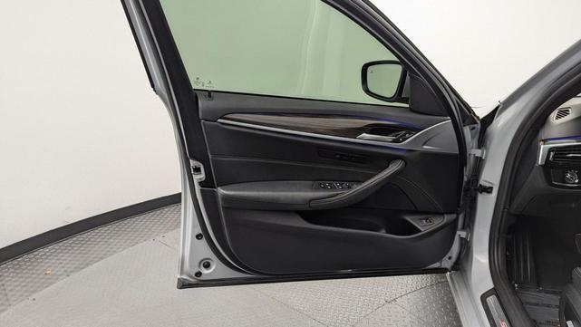 Photo of 2019 Glacier Silver Metallic BMW 530