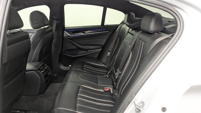 Photo of 2019 Glacier Silver Metallic BMW 530