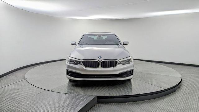 Photo of 2019 Glacier Silver Metallic BMW 530