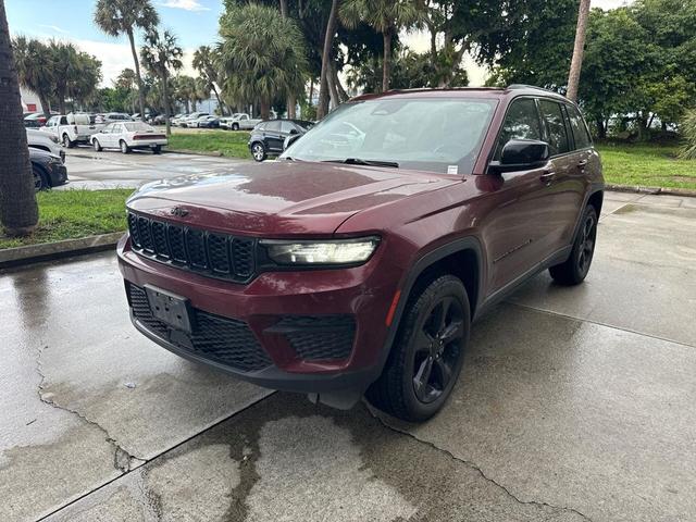 Photo of 2023 Velvet Red Pearlcoat Jeep Grand Cherokee