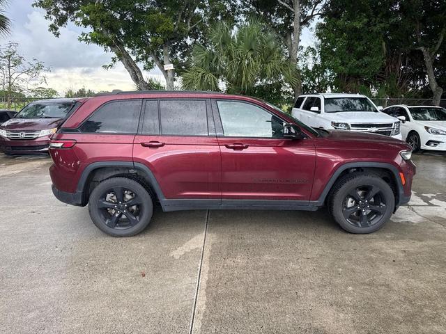 Photo of 2023 Velvet Red Pearlcoat Jeep Grand Cherokee