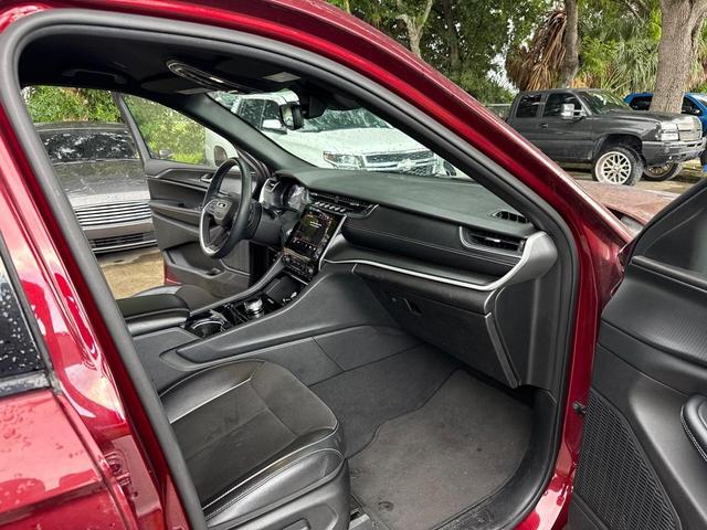Photo of 2023 Velvet Red Pearlcoat Jeep Grand Cherokee