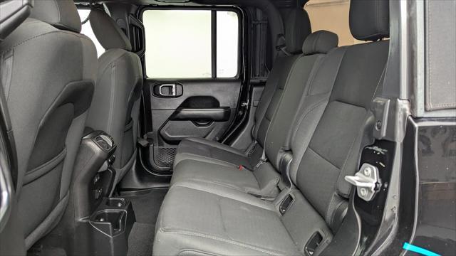 Photo of 2020 Black Clearcoat Jeep Gladiator