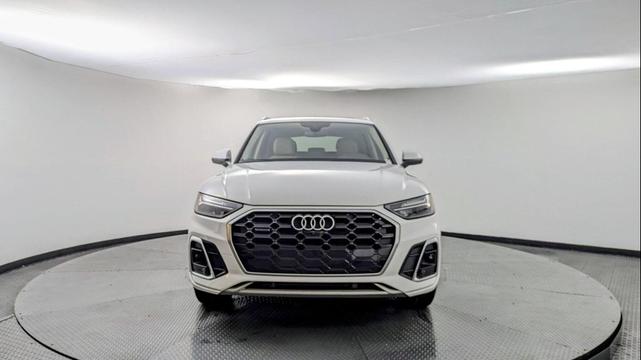 Photo of 2022 Ibis White Audi Q5