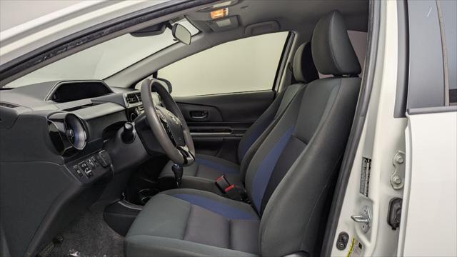 Photo of 2018 Super White Toyota Prius c