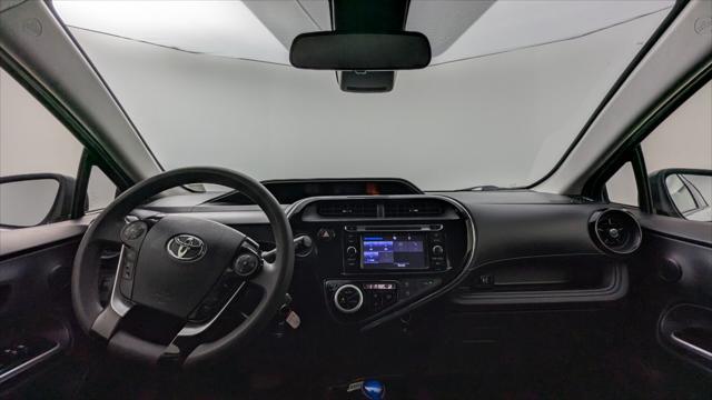 Photo of 2018 Super White Toyota Prius c