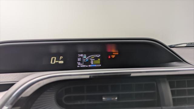 Photo of 2018 Super White Toyota Prius c