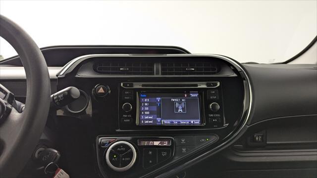 Photo of 2018 Super White Toyota Prius c