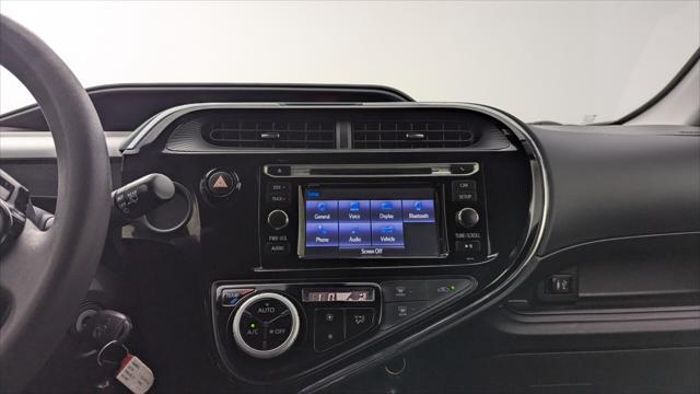 Photo of 2018 Super White Toyota Prius c