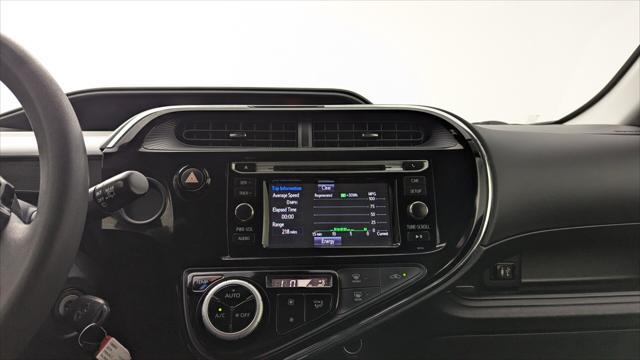 Photo of 2018 Super White Toyota Prius c