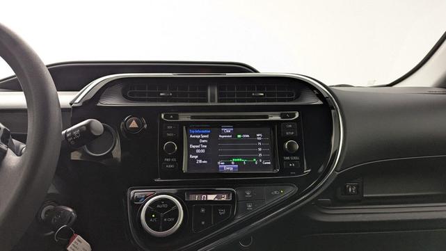 Photo of 2018 Super White Toyota Prius c