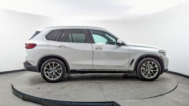 Photo of 2023 Mineral White Metallic BMW X5