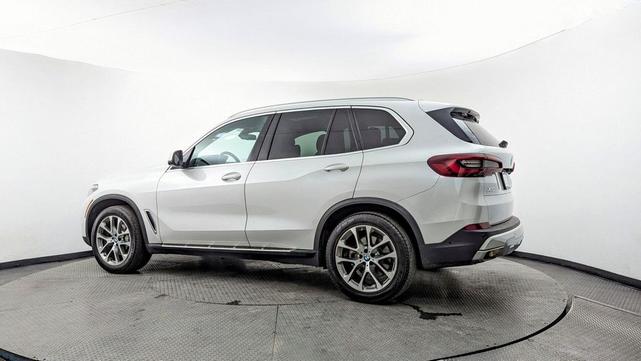 Photo of 2023 Mineral White Metallic BMW X5
