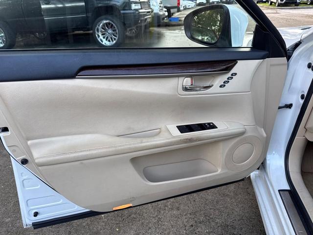 Photo of 2014 Starfire Pearl Lexus ES 350