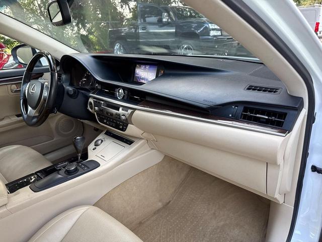 Photo of 2014 Starfire Pearl Lexus ES 350