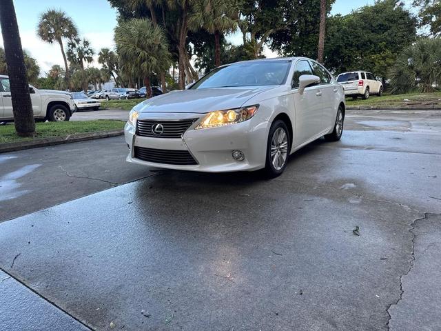 Photo of 2014 Starfire Pearl Lexus ES 350