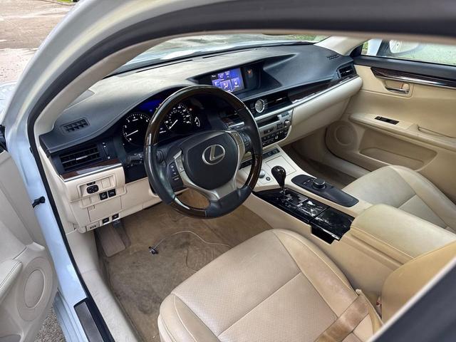 Photo of 2014 Starfire Pearl Lexus ES 350