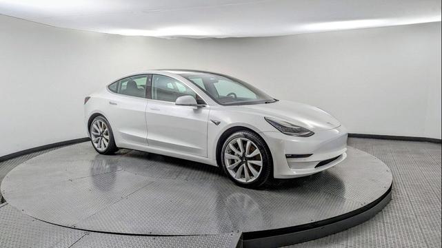 Photo of 2019 White Tesla Model 3