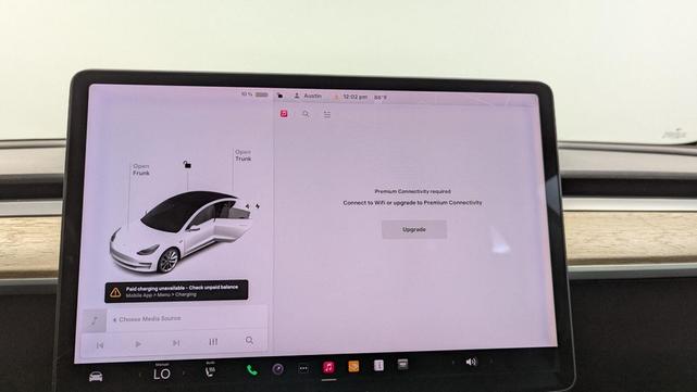 Photo of 2019 White Tesla Model 3