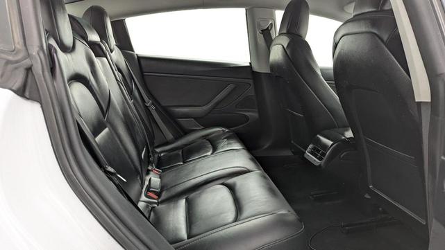Photo of 2019 White Tesla Model 3