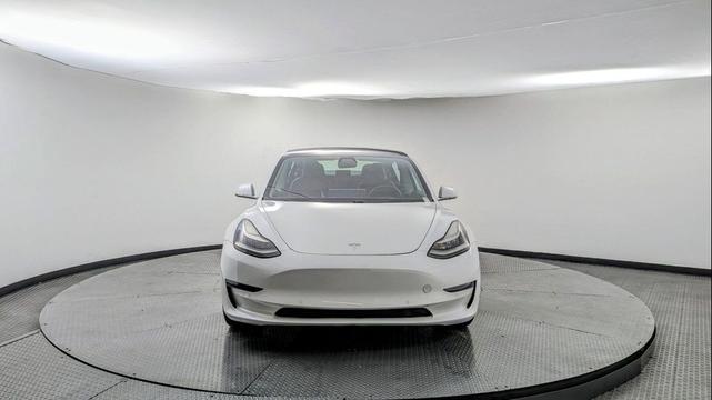 Photo of 2019 White Tesla Model 3