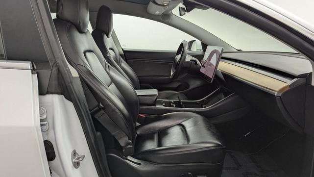 Photo of 2019 White Tesla Model 3